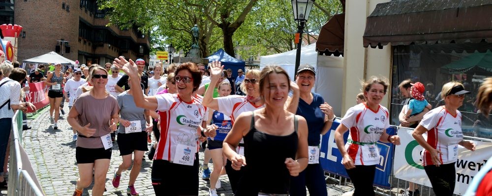 /d/evt/GriessonDeBeukelaerAltstadtlaufKempen/1586858113372.jpg