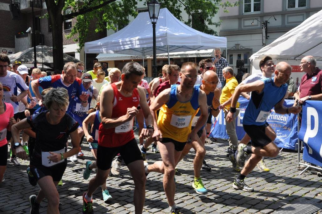 /d/evt/GriessonDeBeukelaerAltstadtlaufKempen/1586858122887.jpg