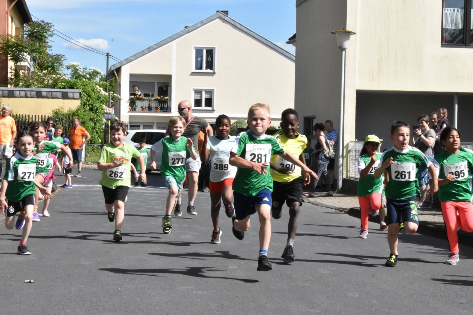 /d/evt/Int.VolkslaufUndWalkingRundUmRommersdorfberDenRheinsteigNeuwied/1586687775253.jpg
